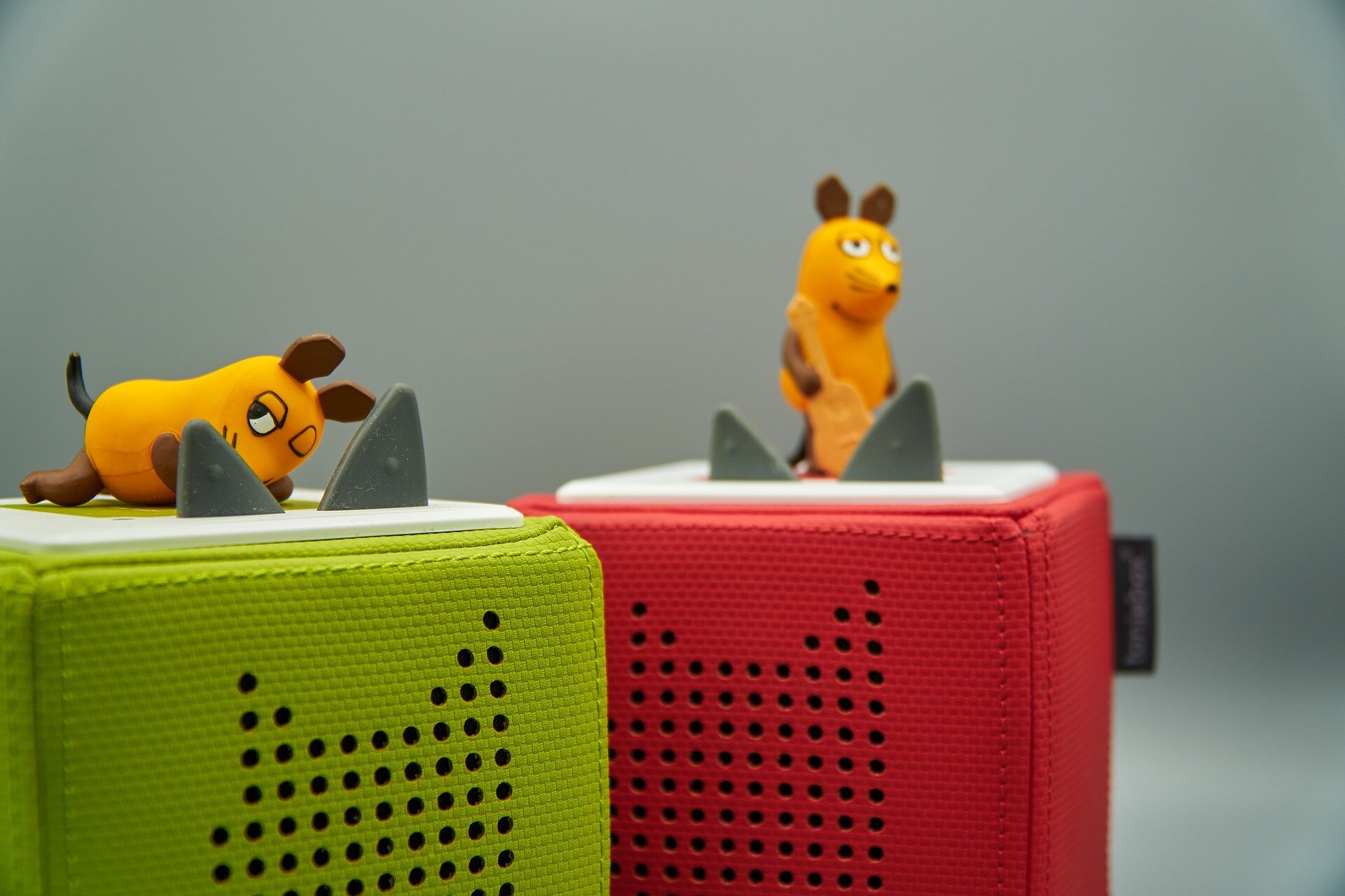 چگونه اسباببازیهای رنگین کمان میتوانند خلاقیت کودکان را تقویت کنند